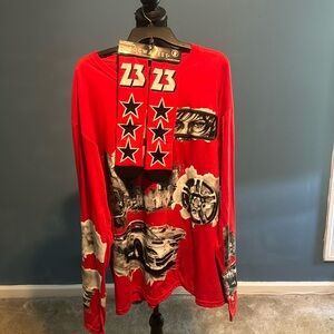 Item 73 NWOT Men Tee W/ Socks Size 3XL